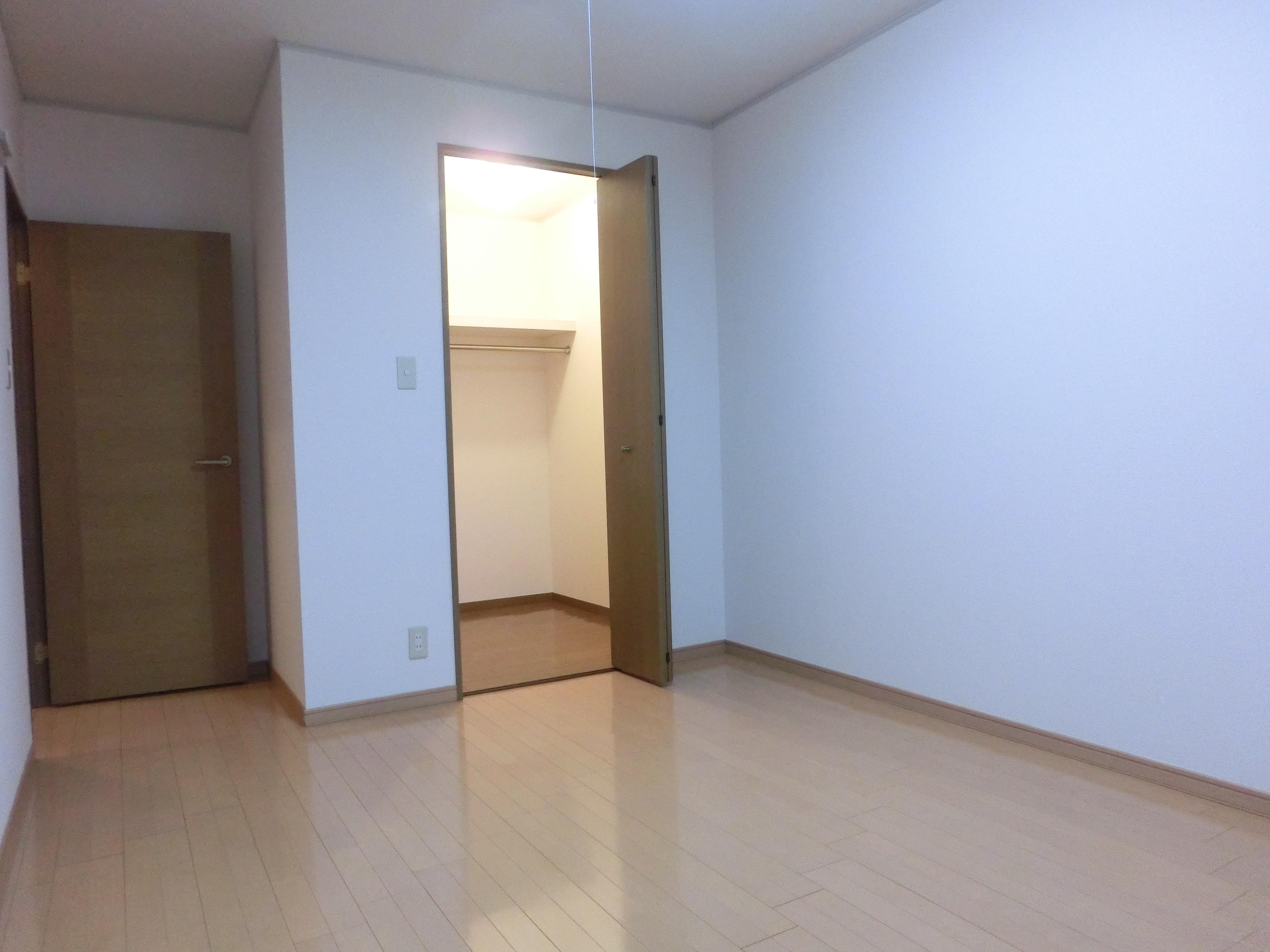 ★D-room★インターネットWi-Fi無料★セジュール類家