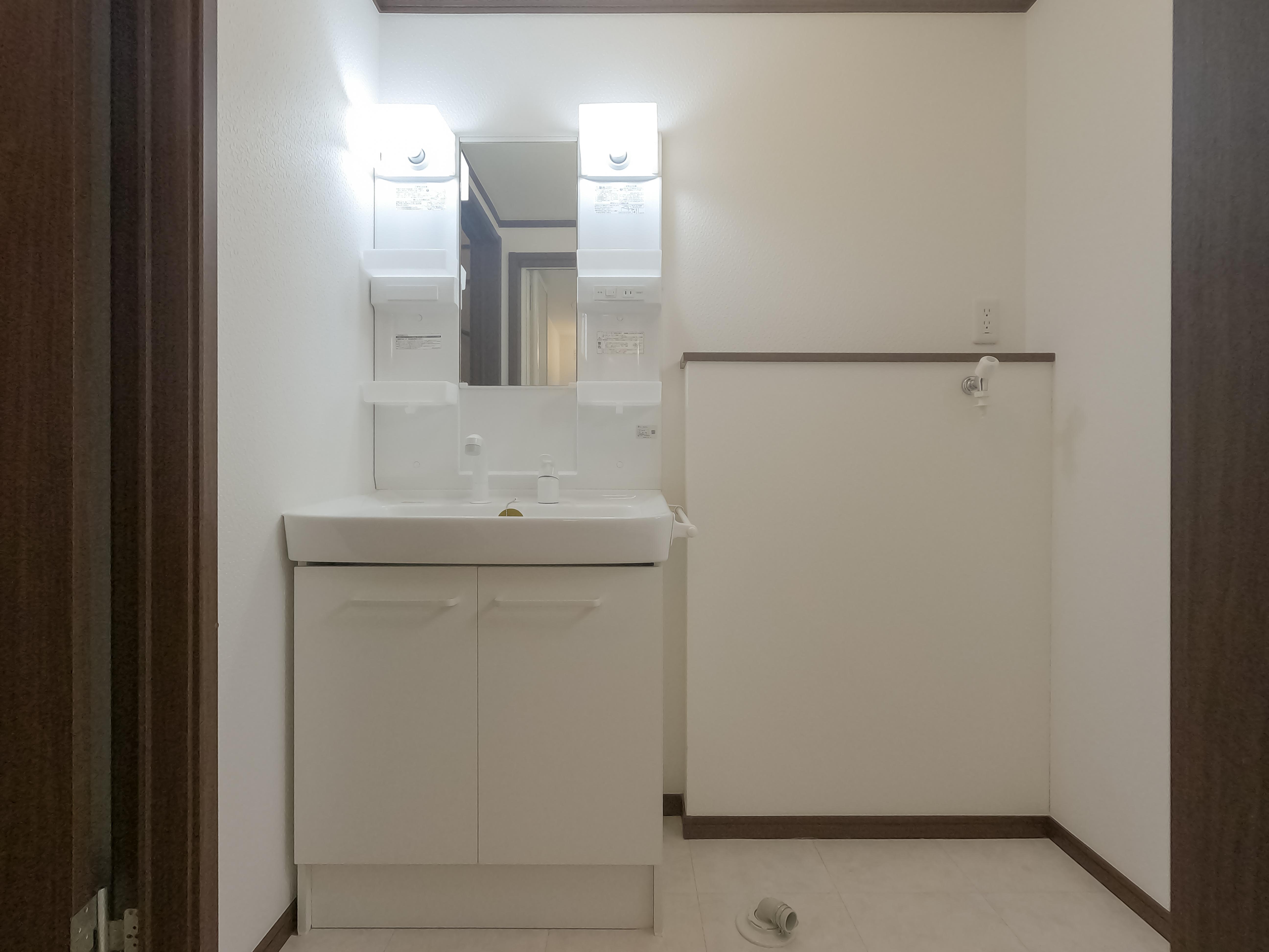 ★日本住宅★ガレージ付★インターネット無料★コーポ20T