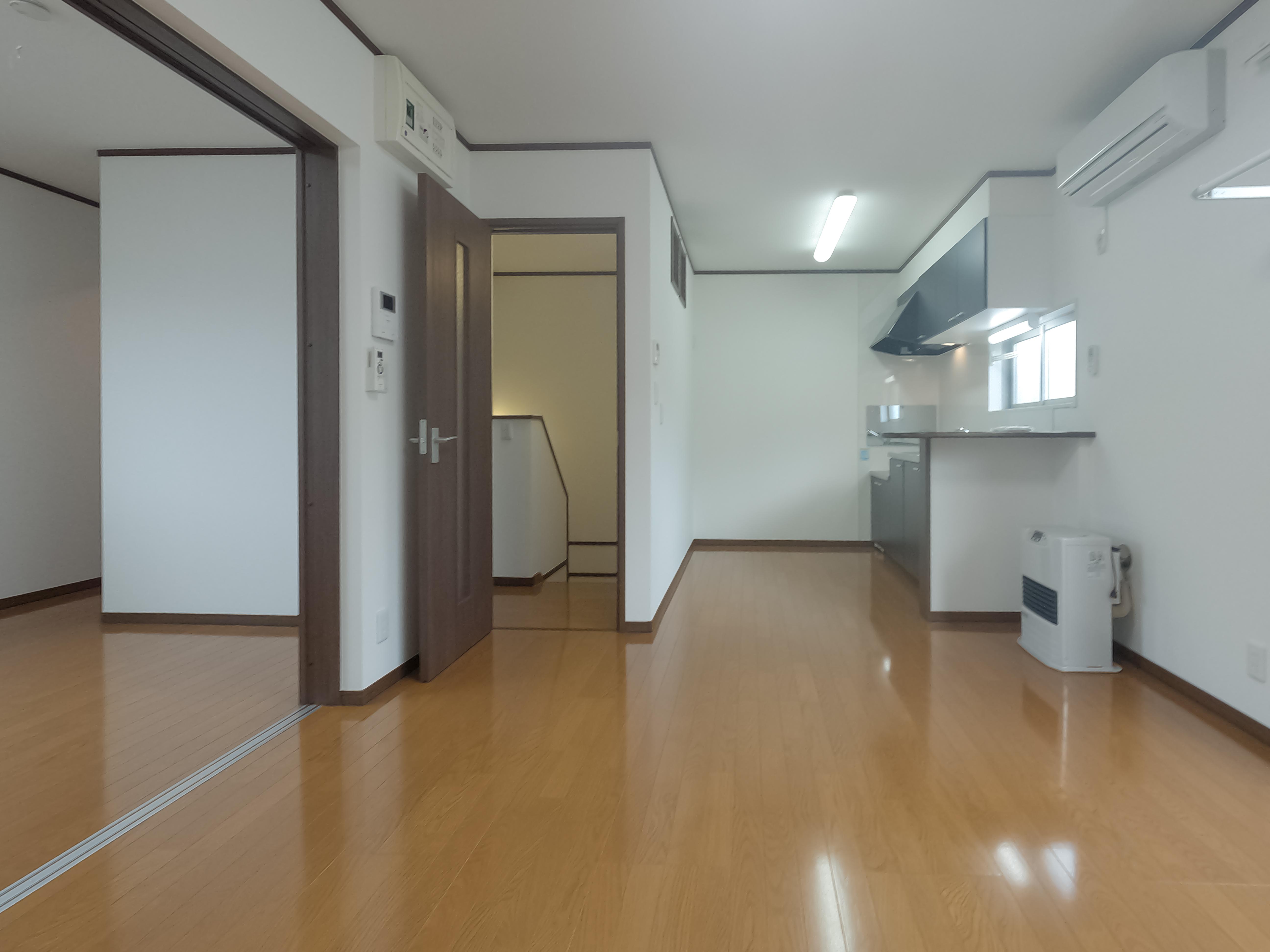 ★日本住宅★ガレージ付★インターネット無料★コーポ20T